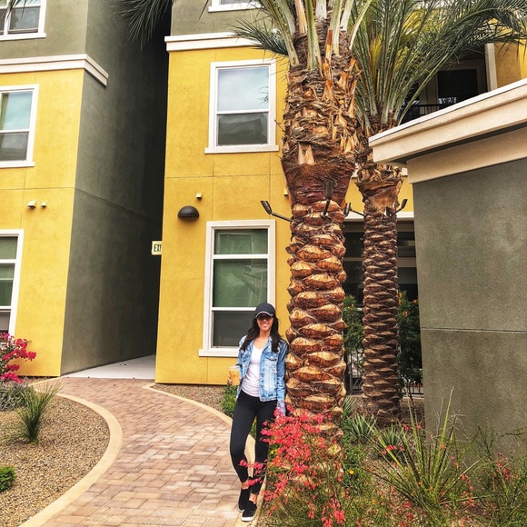 Meet your Posher, Christina - Picture 1 of 1